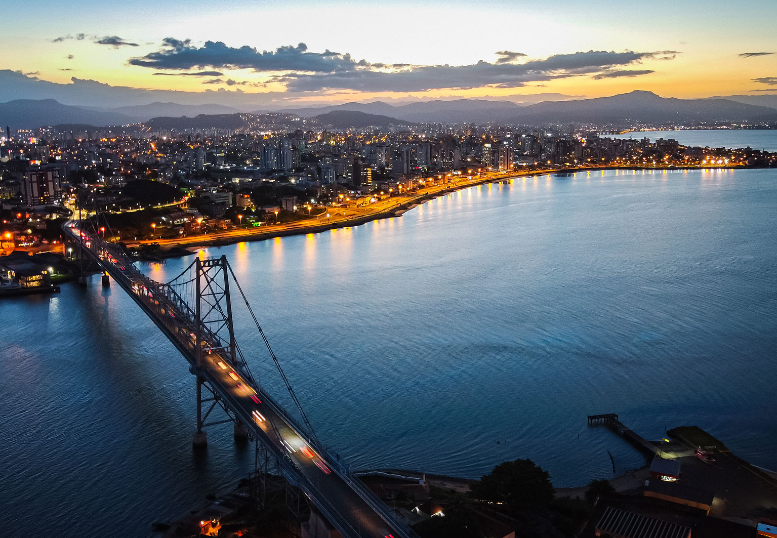 Ponte Hercílio Luz à Noite